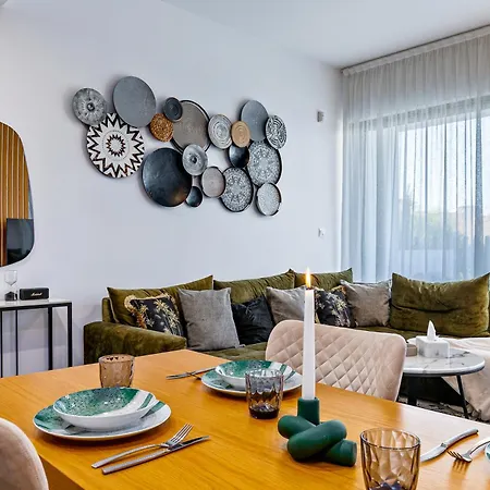 Апартаменты Maison Emerald Luxury In