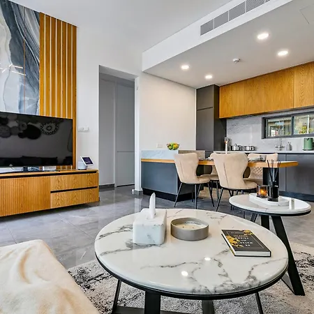 Maison Emerald Luxury In *