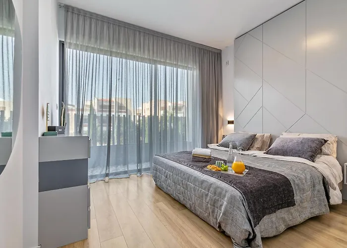 Maison Emerald Luxury In